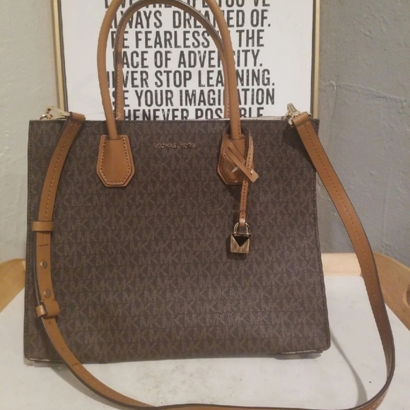 NWT Michael Kors Purse and Wallet Set - Picture 2 of 6